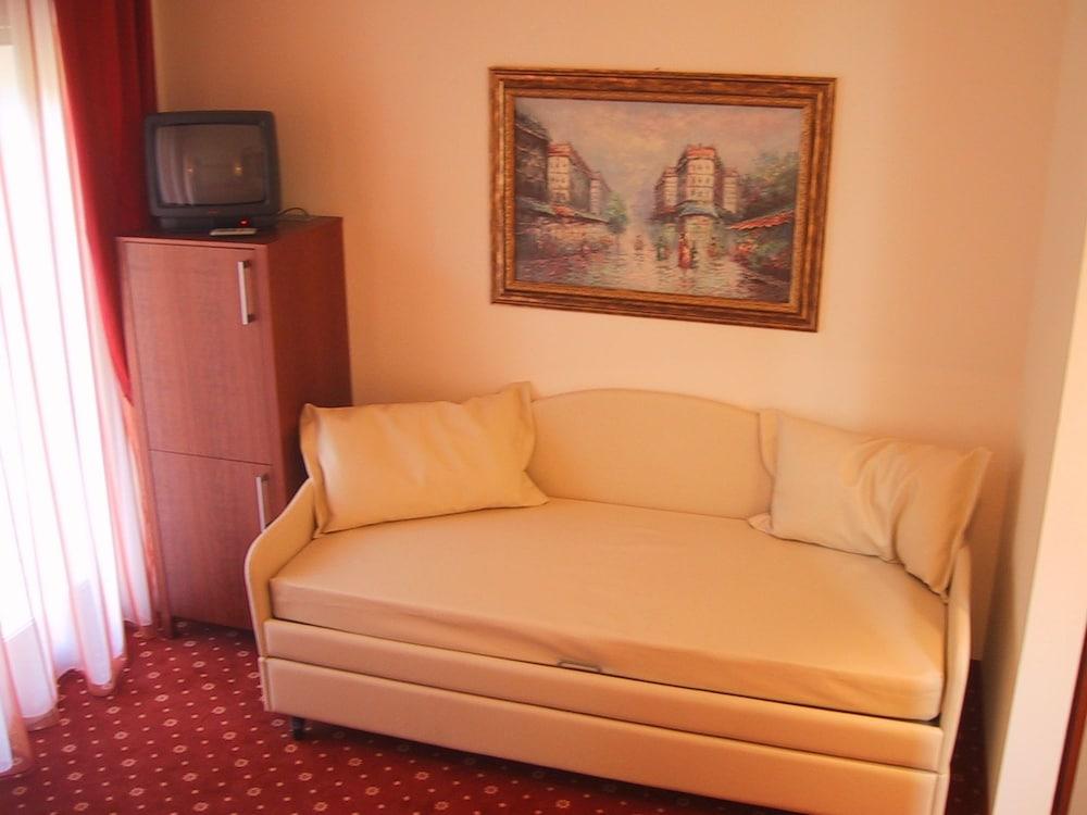 Hotel Metropolitan بيلاريا-إيجيا مارينا المظهر الخارجي الصورة