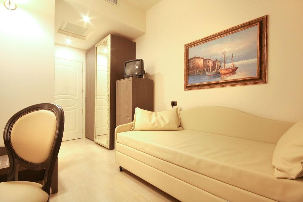 Hotel Metropolitan بيلاريا-إيجيا مارينا المظهر الخارجي الصورة